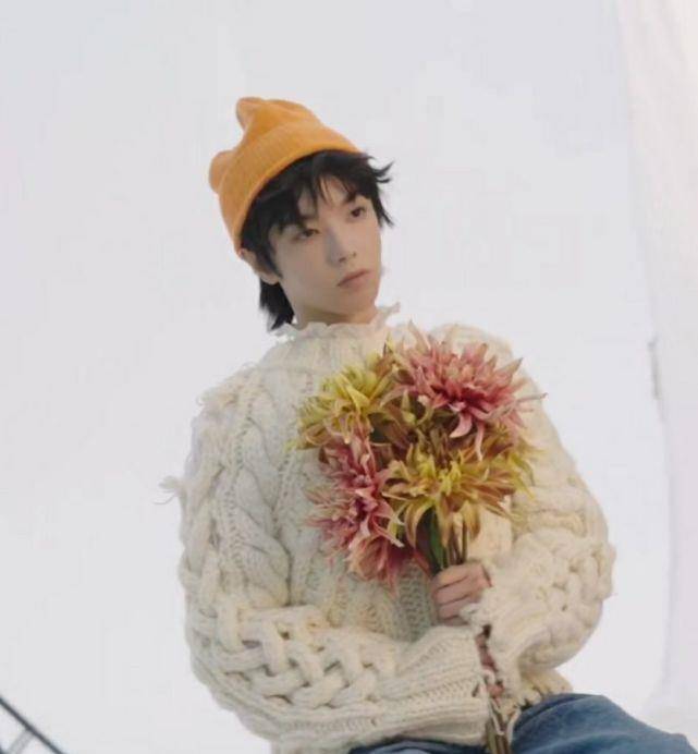 暖色|华晨宇火星演唱会主办方暂缓预售门票，粉丝期待更好的遇见