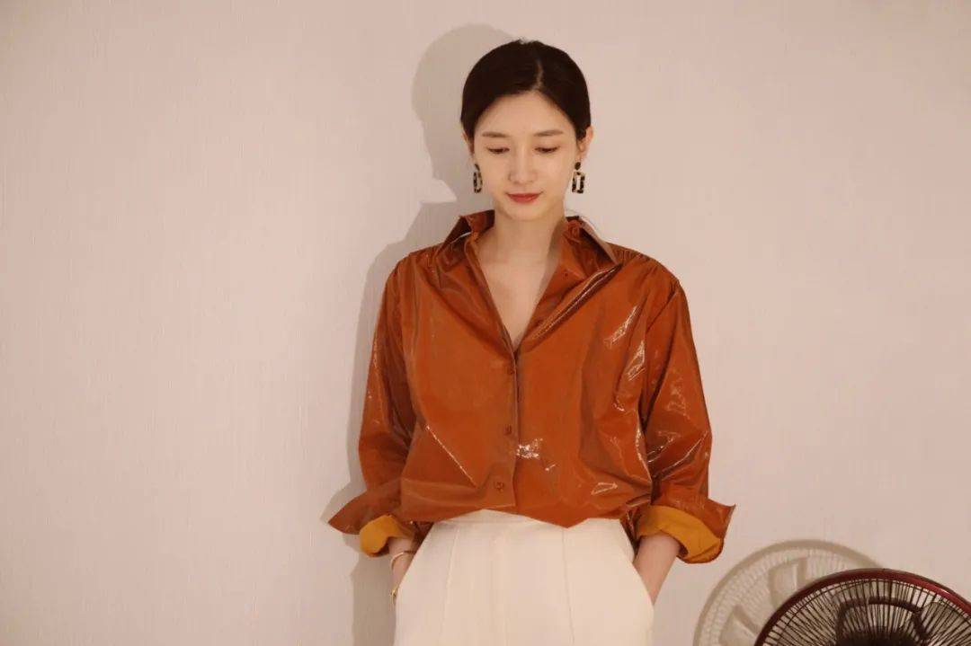 上半身 女星蒋欣瘦成Lisa 2.0？！到底什么情况呀…