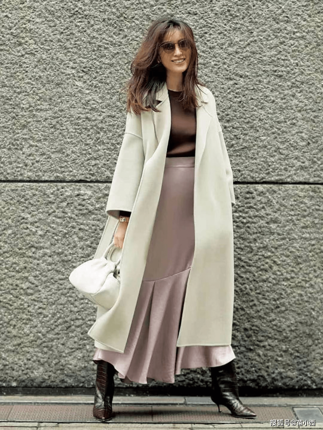 身材 今年还是穿“长款大衣”最高级，搭配毛衣、半身裙、裤子时髦洋气