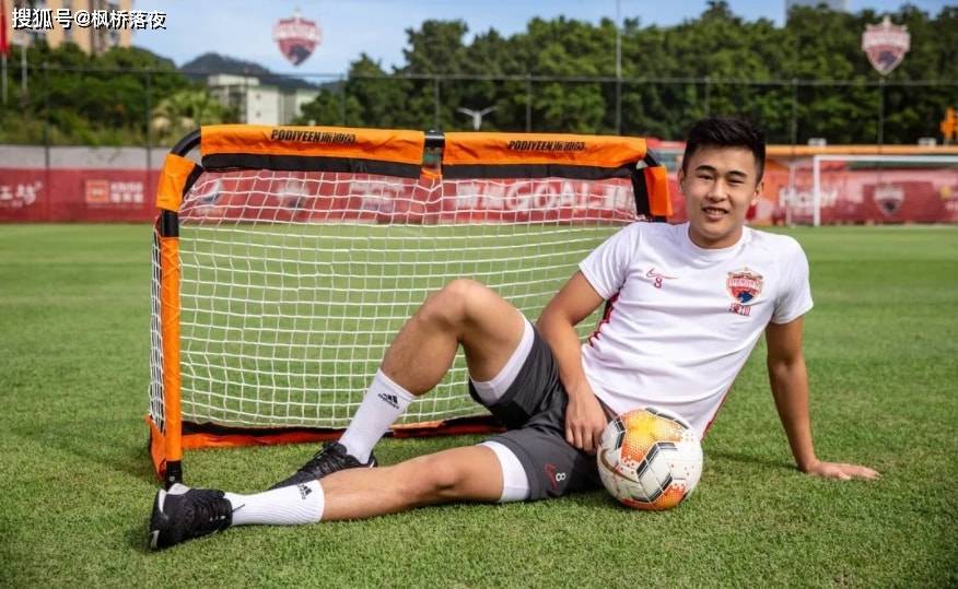 22岁海归中场太有创造力,他的球带翅膀!_戴伟浚