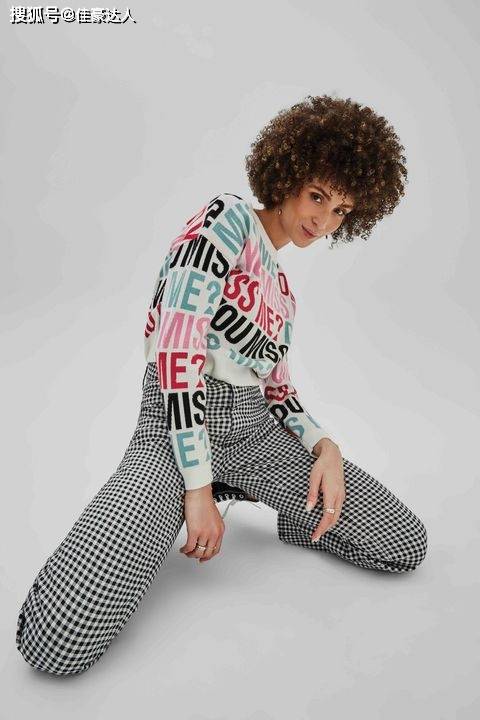 系列 致敬经典 传奇再现 GUESS Originals美式复古风 致敬GUESS Girl璀璨时尚印记