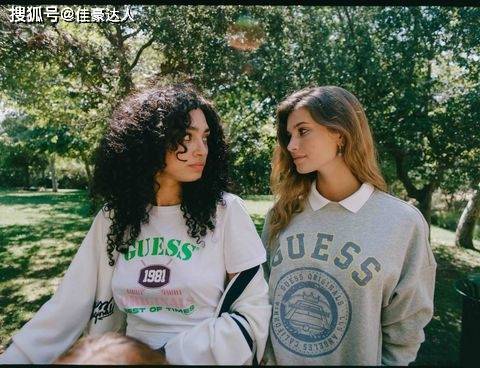 系列 致敬经典 传奇再现 GUESS Originals美式复古风 致敬GUESS Girl璀璨时尚印记