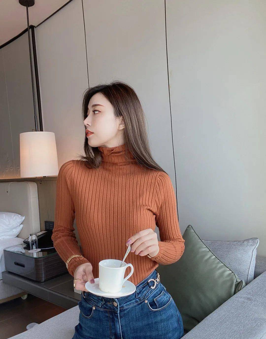 颜色 穿堆堆领的女人，看起来就不一般。赫本、梦露皆是如此。