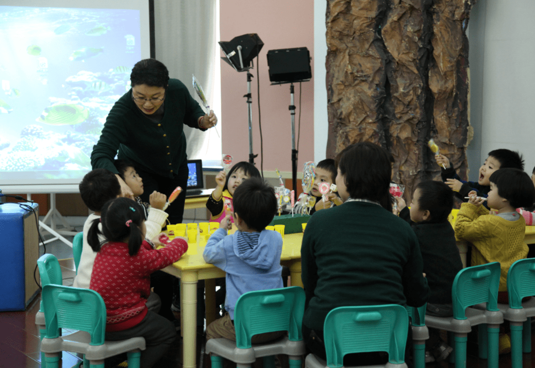 涨工资|幼儿园老师晒“天价”工资单，引家长质疑，都这样了还要涨工资