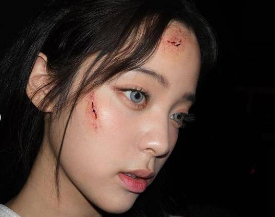 JisooJisoo克隆Lisa，Hailey复刻小甜甜，明星们的万圣节太会玩了
