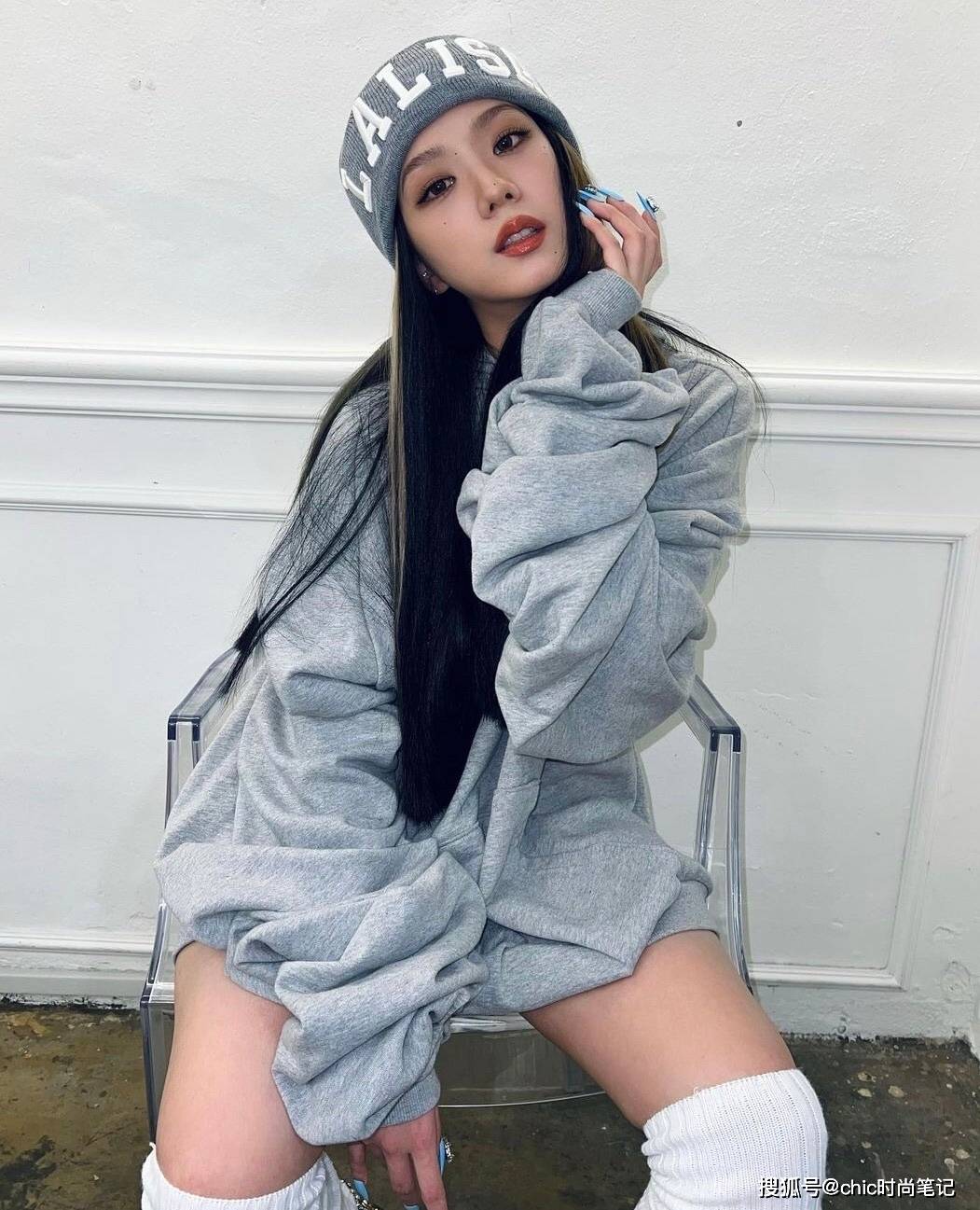 模板 秋冬得穿丝袜和长靴才能显腿长？其实一条裤子就可以成为王炸