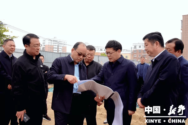 新野县委书记赵红亮就"三城联创"工作现场办公_城市