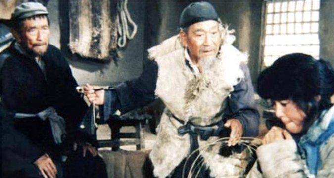 人与狗|93年《老人与狗》大火，未曾想狗主是杀人狂魔，人与狗都被枪毙