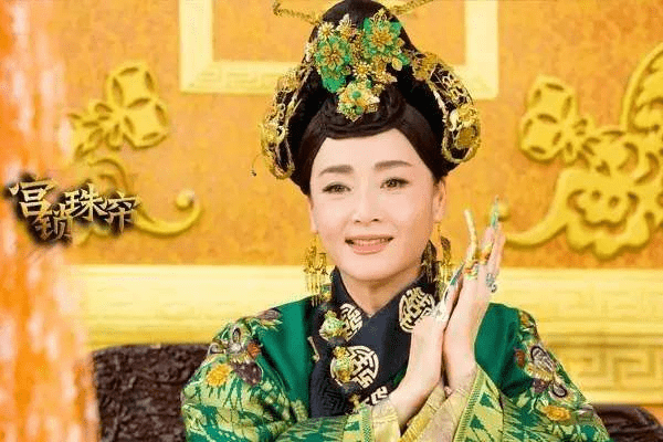 角色|《星辰大海》配角来头不小：认出了伪装者的间谍孤狼，没认出黄蓉