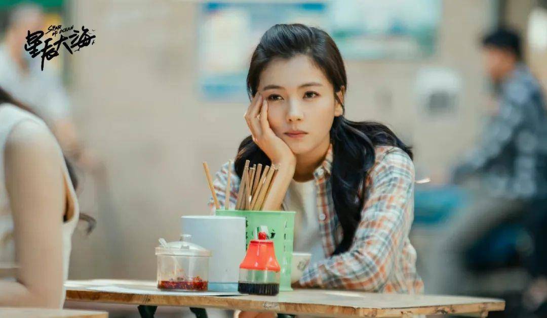 父亲|父母双亡、辍学、被卖、被骚扰……她的逆袭路究竟有多精彩？