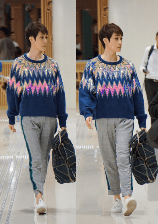 颜色 陈法蓉55岁仍光彩照人，穿亮片毛衣时尚减龄，中年女性真该学一学