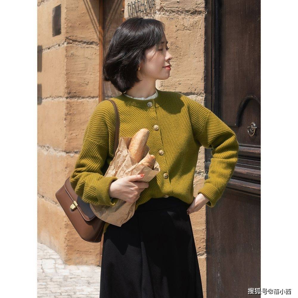 颜色 今年火了一种穿搭,叫“针织衫+半身裙”,不仅知性而且超有气质