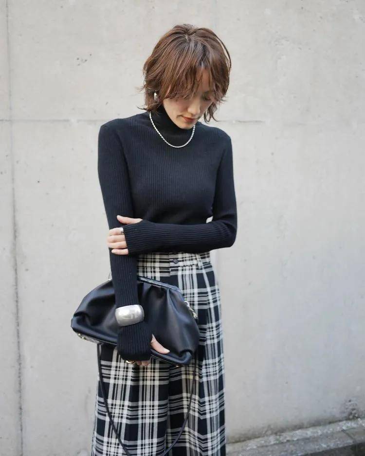 什么 初冬日本博主街拍 大衣里面都穿什么看看她们的搭配吧