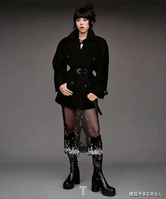 黑色 不一样的娜扎!复古长裙短发配点痣妆,美得“直击”人心