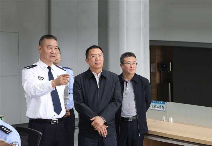 市委副书记,市长张广勇,市政府党组成员,市公安局局长王文成在基层