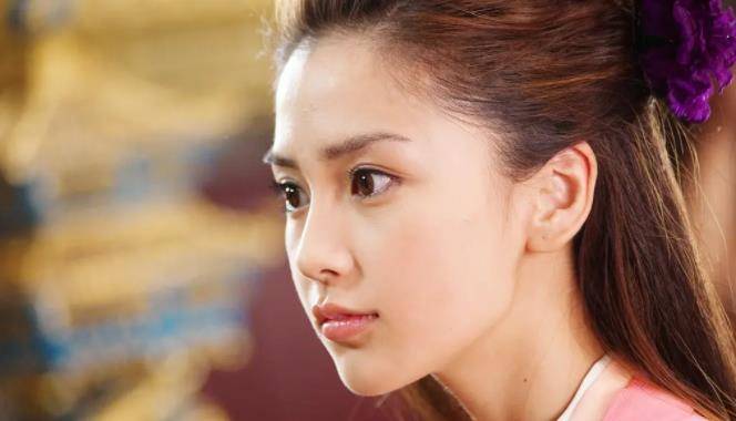 钟楚曦“妆感美人”的烦恼：戚薇素颜没气质，钟楚曦淡妆撞脸萧敬腾
