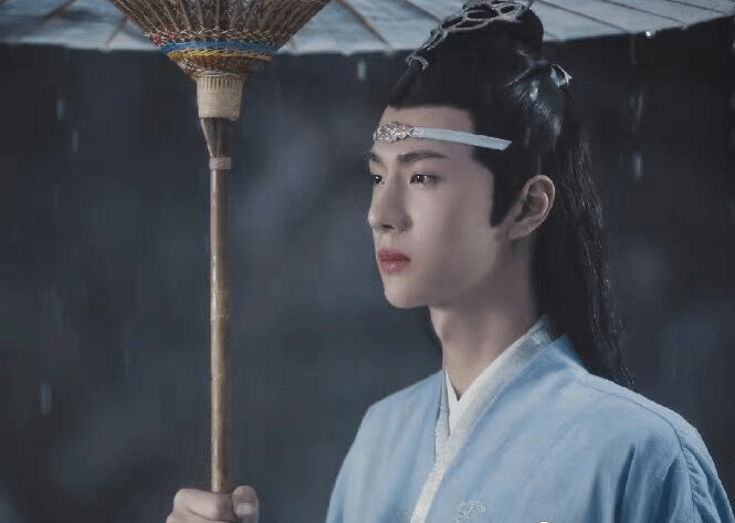 《陈情令》中由王一博饰演的蓝忘机俊秀又清冷,也是