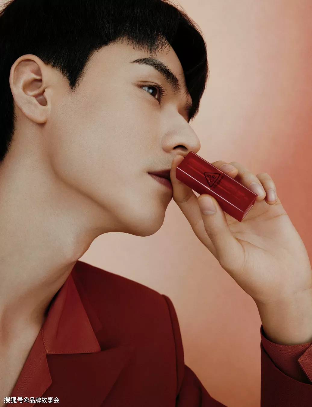 男明星代言美妆依然盛行