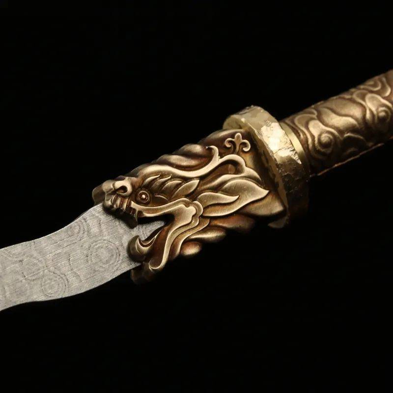 囚牛:老大,平生爱好音乐,它常常蹲在琴头上欣赏弹拨弦拉的音乐,因此琴