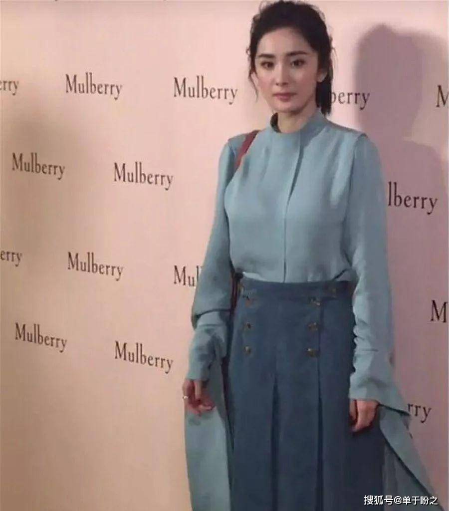 黑色 杨幂穿紧身裙秀身材,腿是真的长,但未修图狠狠打脸!