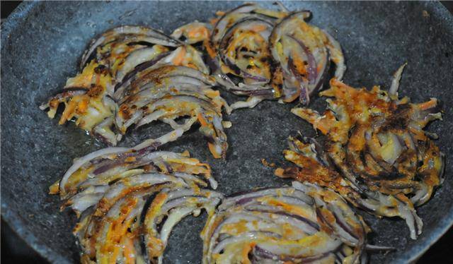 蔬菜|降温啦,儿子爱上了洋葱饼,不用和面特省事,焦嫩清爽,太香了