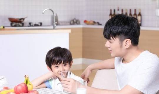 缺钙|这三种“假牛奶”被列入黑名单,没营养还费钱,别天天给孩子喝