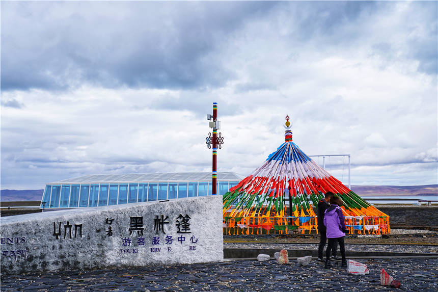 西藏|西藏第二大湖泊，旅游爱好者的梦想之地，晴天美如仙境，值得来！