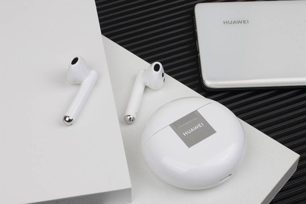 双十一TWS耳机大比武，苹果AirePods 3PK华为FreeBuds 4