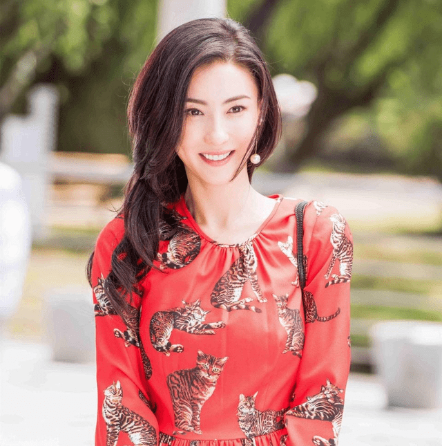 双颖“黑长直”惊艳众人的12位女星，双颖甜美娜扎性感，王祖贤难超越
