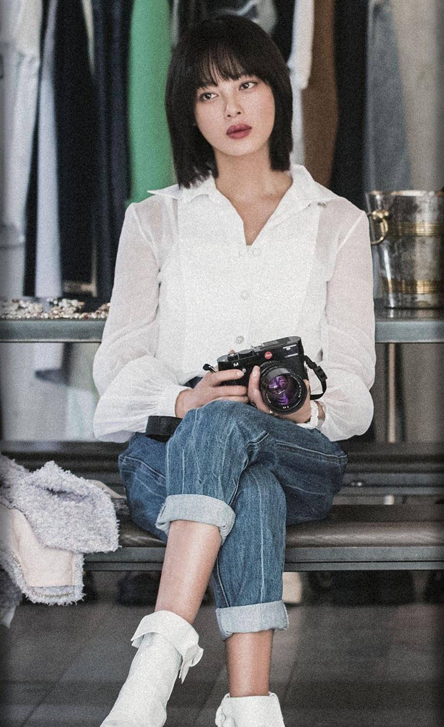 开衩 辛芷蕾厉害，4万4的皮裤开衩到大腿，配蝴蝶结内搭霸气不失甜美