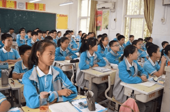 零花钱|教育部发布通知，中小学将停止提供这项服务，学生：快乐说没就没