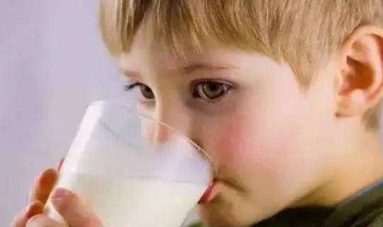 缺钙|这三种“假牛奶”被列入黑名单,没营养还费钱,别天天给孩子喝