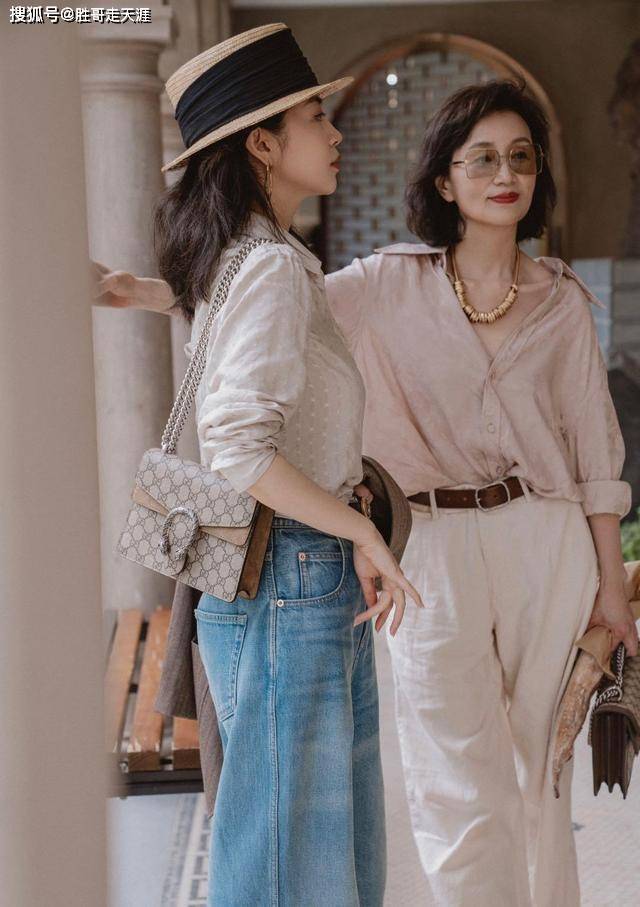 职场 成熟女人学习三木妈妈的穿搭,时尚优雅,让你又年轻好几岁
