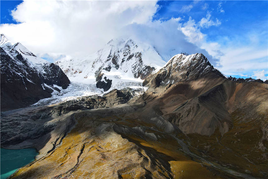 蓝冰|西藏旅游必打卡的雪山，海拔7048米，小众而神秘，还可见蓝冰仙境