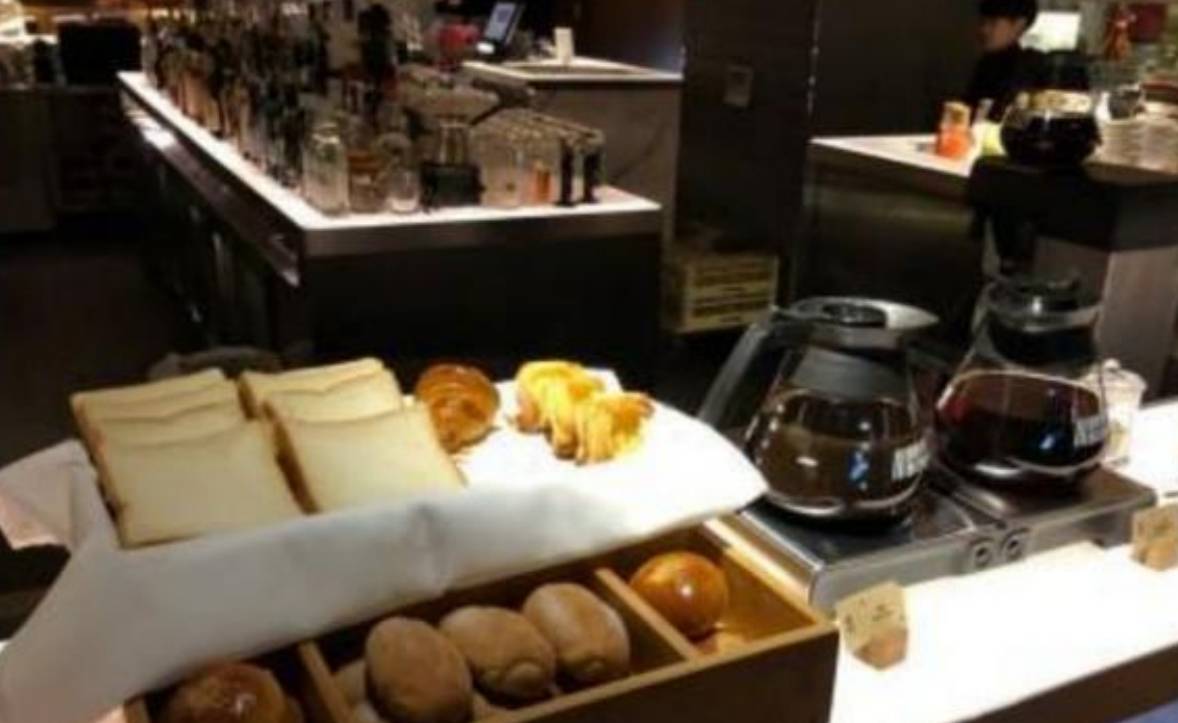 想象力|女儿奴汪小菲带女儿享受豪华早餐,网友:贫穷限制了我想象力