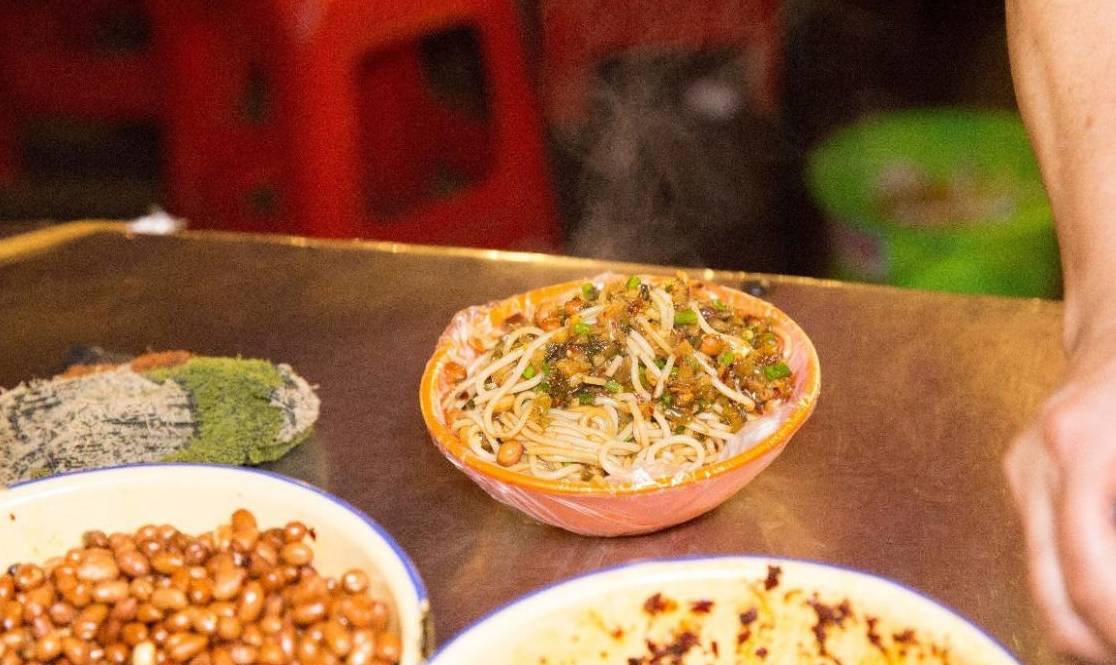 店家|早起很困难?南昌老表喊你起来嗦粉,一顿下来五块钱不到!