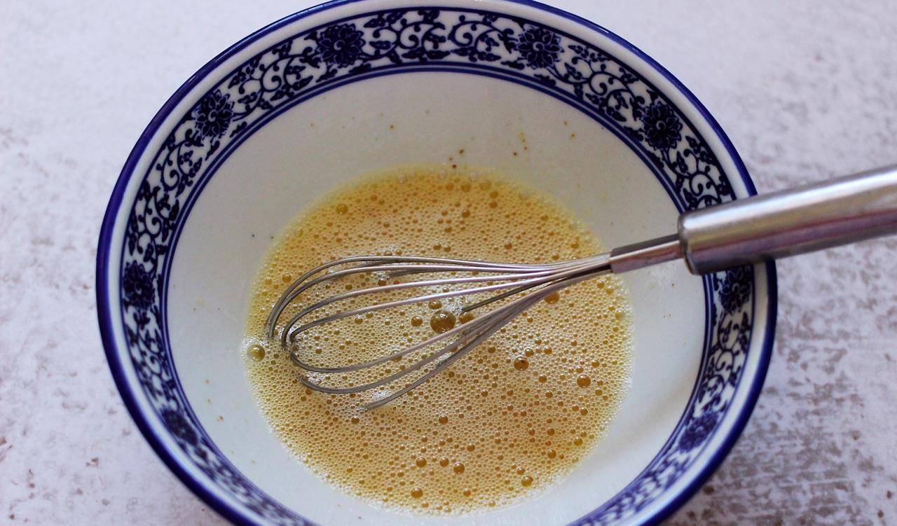 加入适量|早餐蛋饼新方法,不发面,不揉面。3分钟就出锅,软糯有层次