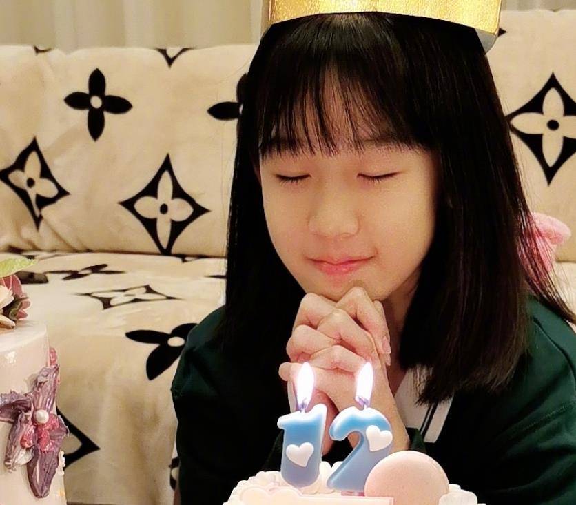 因为|陆毅晒出大女儿近照，堪比“整容式”长大，这五官颜值状态爱了！