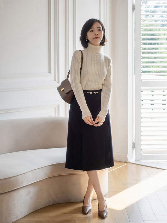 小个子 秋冬，是时候穿高领衫了，尝试这几组叠穿搭配，意外的好看时髦