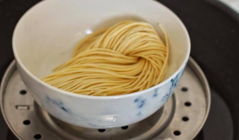 什么|早晨起床适合来碗面，热腾腾的真暖和！