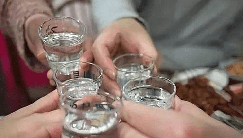 百元左右无纯粮好酒？这3款100%纯粮“廉价酒”，老酒腻子都说好