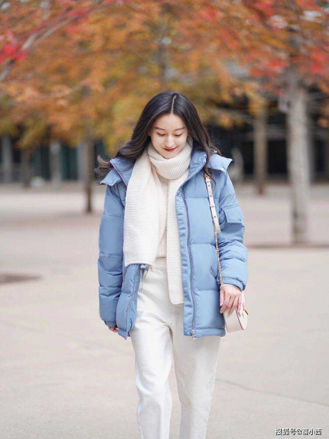 颜色 冬季穿啥保暖又时髦？王牌单品“羽绒服”，搭裤子、半身裙真洋气