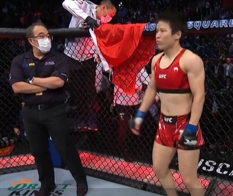 时间|张伟丽二番战再败罗斯！第五回合遭抱摔无法起身，体能不支成败因