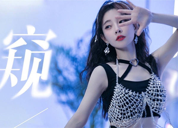 舞姿|冯提莫全新唱跳MV《窥》上线,舞姿婉柔性感,美得让人心动