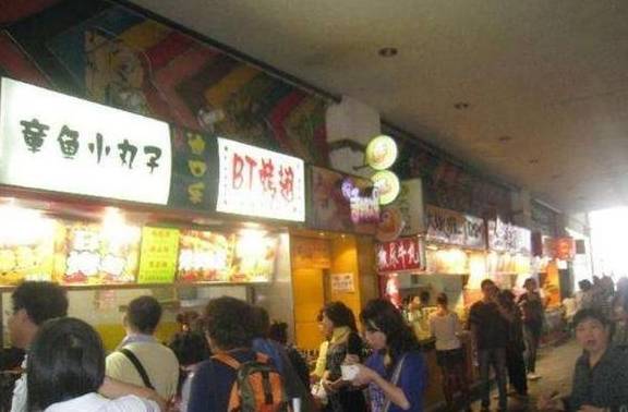 重庆火爆的观音桥好吃街，连当地人也来这里吃美食，你来过这里吗