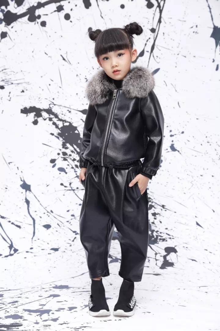 黑色 浙江趣欣童科技有限公司 | 保暖又有型,萌娃冬季穿衣指南get起!