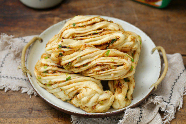 葱花|北方最常见的早餐，暄软美味比馒头好吃多了，一次发酵成功率高！