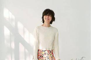 身材 染黄发的孙莉挺叛逆的，但穿衣潇洒随性，西装配牛仔裤简约大气