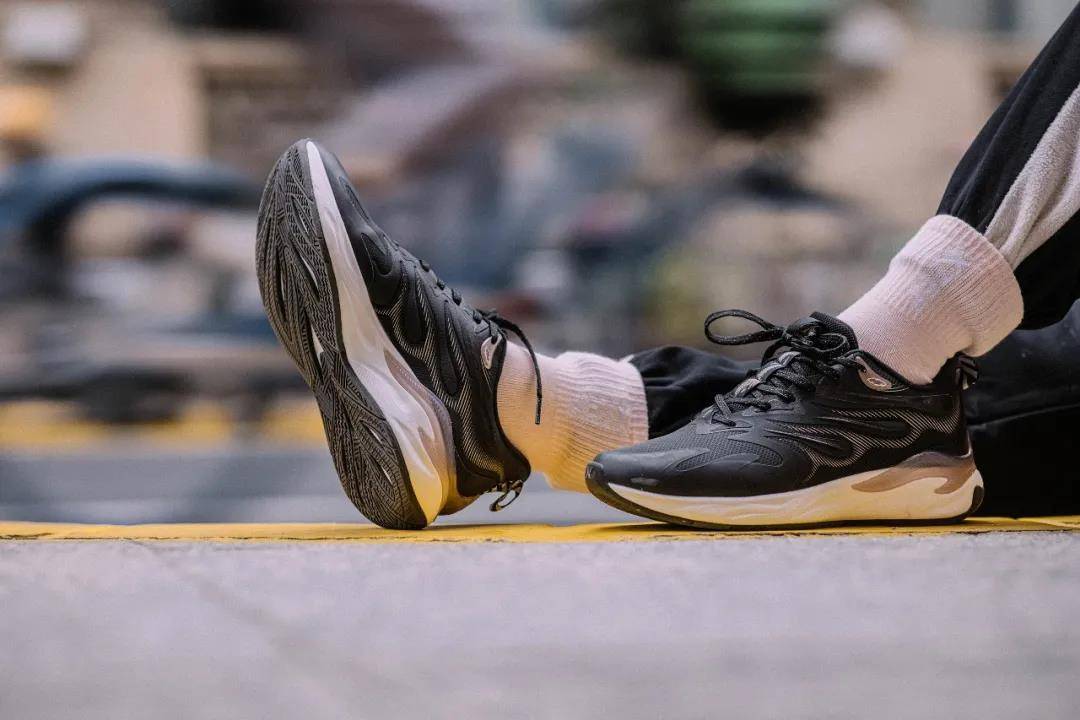 场合通勤、休闲、出行……我的8个秋冬运动鞋混搭