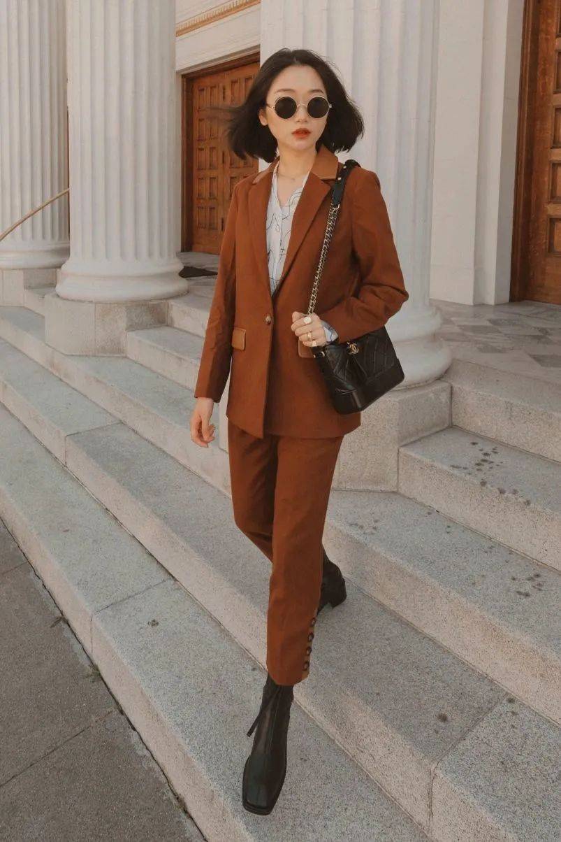 灯芯绒 别再穿高跟鞋了，奶奶裤+短靴才是今年秋冬最流行！